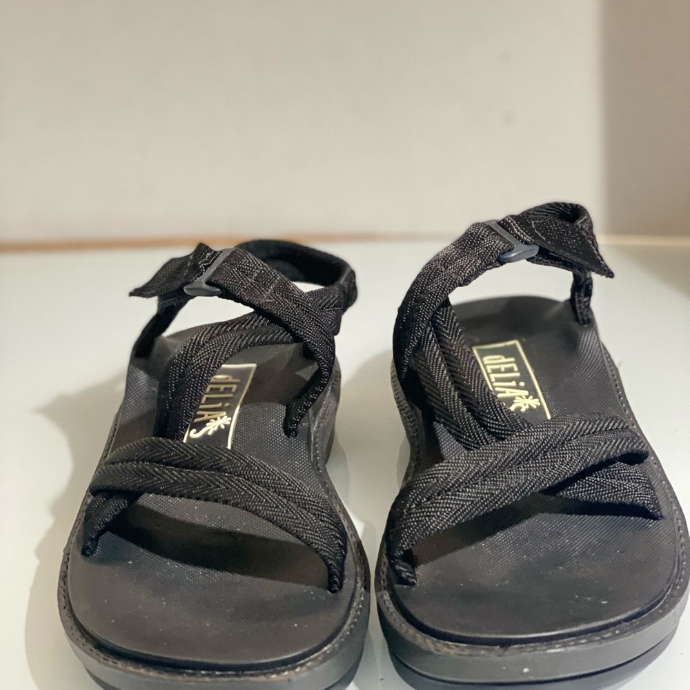 Delias chunky sandals